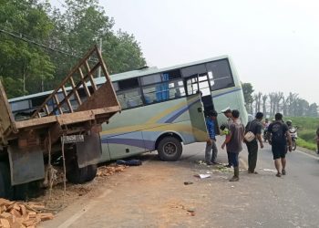 Salip Truk, Bus Intra Kecelakaan di Jalan lintas Siantar-Medan