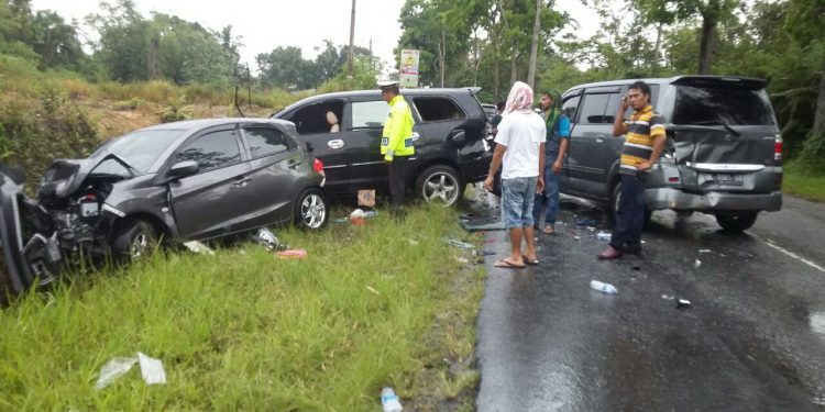 Laka Maut Mobil Innova Simson Silaen di Jalan Menuju Danau Toba, Dua orang Tewas. Berikut Data Resmi dari Kepolisian... Laka Maut Mobil Innova Simson Silaen di Jalan Menuju Danau Toba, Dua orang Tewas. Berikut Data Resmi dari Kepolisian...