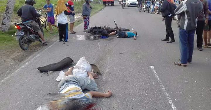 Tragis! Mobil Tim SAR Tabrakan dengan Sepedamotor, Bapak dan Anak Tewas Terkapar.. Tragis! Mobil Tim SAR Tabrakan dengan Sepedamotor, Bapak dan Anak Tewas Terkapar..