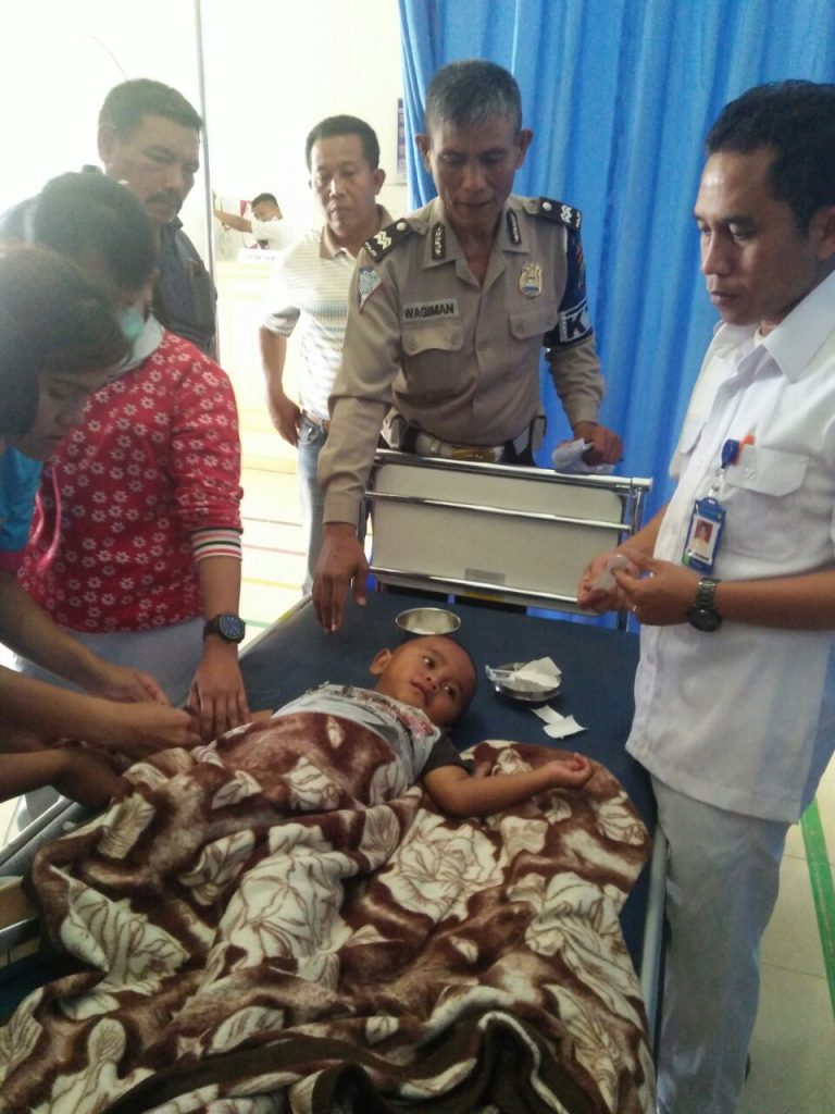 Lepas dari Pegangan Hefriansyah, Balita Ditabrak Bus Sinar Sepadan Lepas dari Pegangan Hefriansyah, Balita Ditabrak Bus Sinar Sepadan