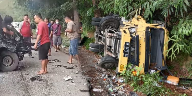 Mobil warga Tanjung Morawa kontra Mobil warga Taput Kecelakaan di Jalan Lintas Siantar-Parapat, 3 Orang Korban