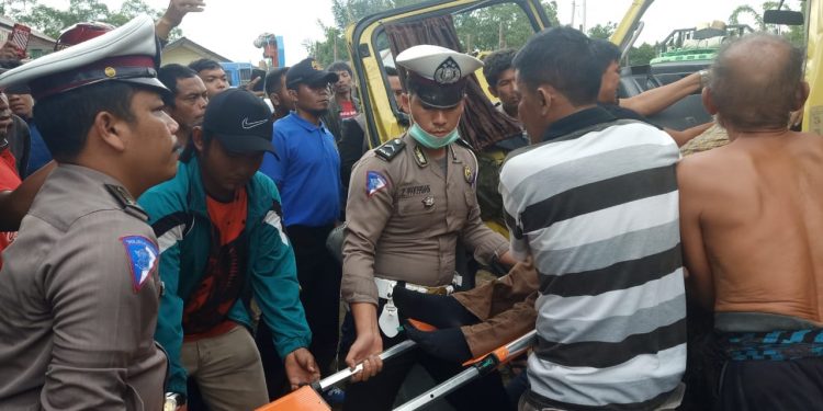 Laka Maut di Jalan Lintas Sumatera, Sipoholon, Supir dan Penumpang Tewas Terjepit