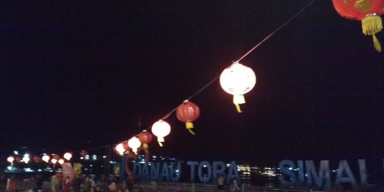 Semarak Lampion dan Barongsai Meriahkan Imlek di Danau Toba Semarak Lampion dan Barongsai Meriahkan Imlek di Danau Toba