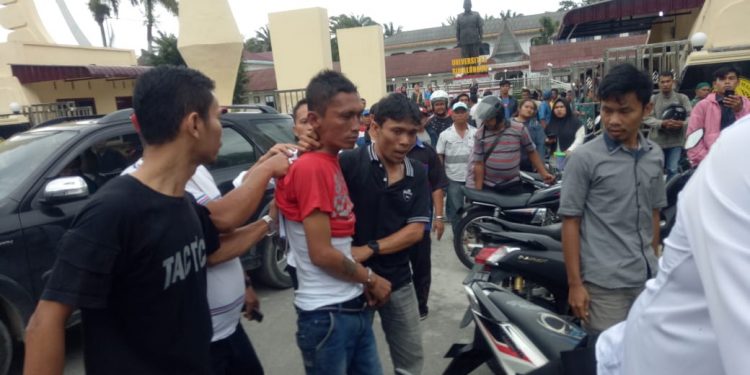 Lamhot Damanik Ajak Siswi SMA ke Rumah Kakaknya, Ternyata Dicabuli di Komplek USI