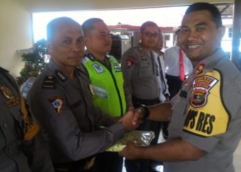 HUT SSDM Ke- 68, Polres Lampung Barat Menggelar Sukuran Potong Tumpeng Dan Pemberian Hadiah Kepada Anggota