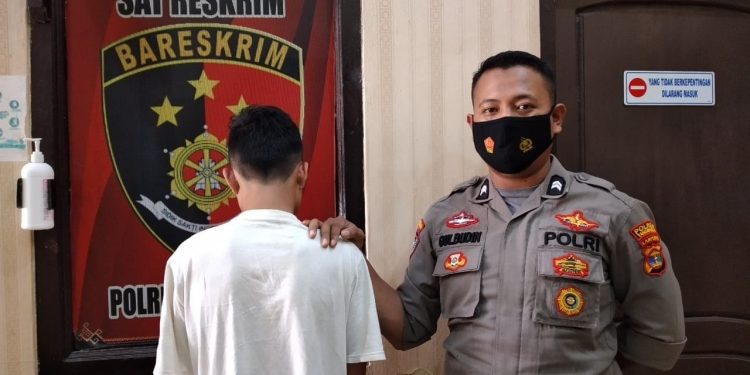 Beli HP Hasil Jambret, Seorang Remaja Diringkus Polisi Beli HP Hasil Jambret, Seorang Remaja Diringkus Polisi