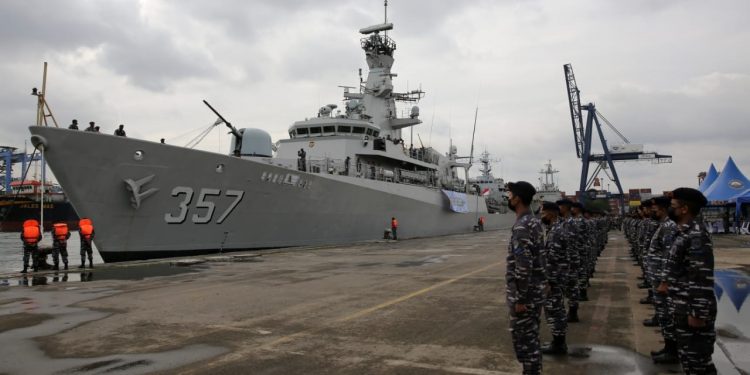 TNI AL Berangkatkan 2 Unsur KRI Untuk Latihan Di Luar Negeri TNI AL Berangkatkan 2 Unsur KRI Untuk Latihan Di Luar Negeri