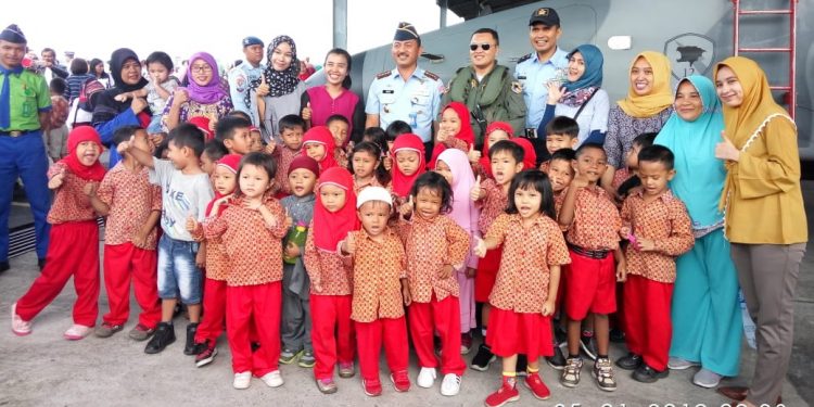 Ribuan Siswa Serbu Hanggar Lanud Soewondo Medan