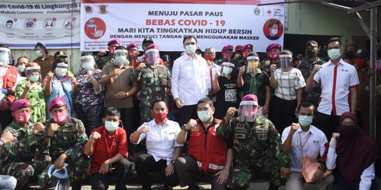 Yonmarhanlan I dan PMI Sumut Bagikan Face Shield dan Sembako di Belawan