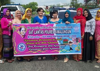 Peringati Hari Kartini, Sat Lantas Polres Simalungun Gelar Talk Show dan Bagikan Brosur