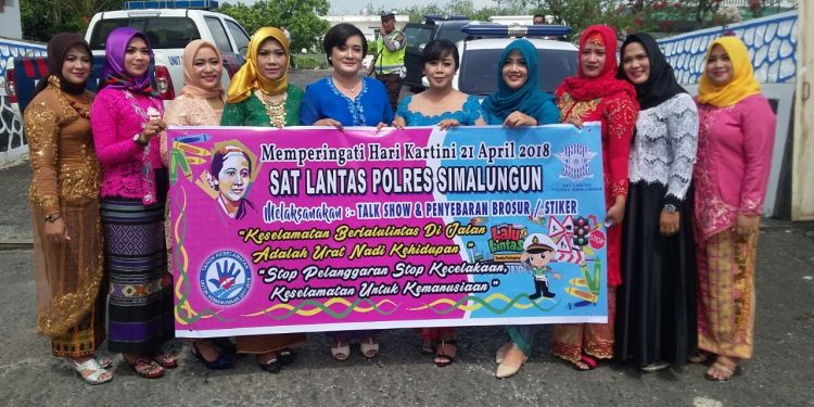 Peringati Hari Kartini, Sat Lantas Polres Simalungun Gelar Talk Show dan Bagikan Brosur