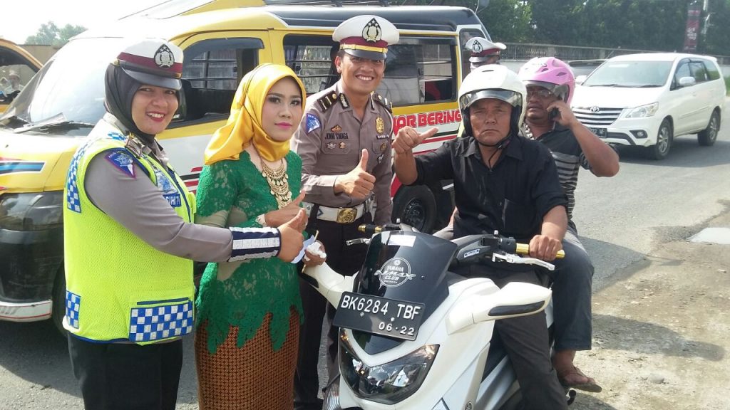 Peringati Hari Kartini, Sat Lantas Polres Simalungun Gelar Talk Show dan Bagikan Brosur