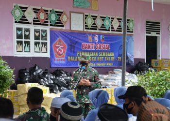 Peringati HUT TNI Ke-75 Lanud SIM Bagikan Paket Sembako Kepada Masyarakat Saree Aceh