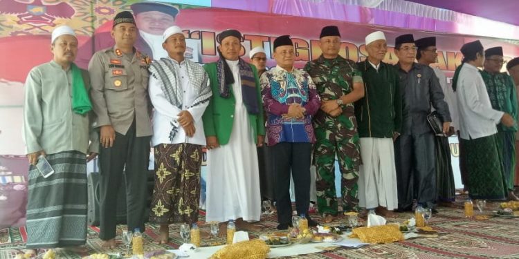 Dua Ribuan Warga Ikuti Isra Miraj Bersama Polres Lampung Barat Dua Ribuan Warga Ikuti Isra Miraj Bersama Polres Lampung Barat