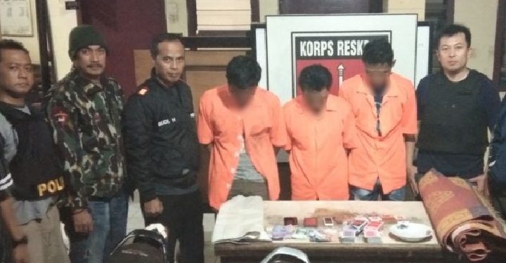 Tiga Pemain Leng Diringkus dari Satu Rumah Tiga Pemain Leng Diringkus dari Satu Rumah