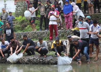 Kapolres Padangsidimpuan dan Forkopimda Lepas 10 Ribu Benih Ikan di Lubuk Larangan