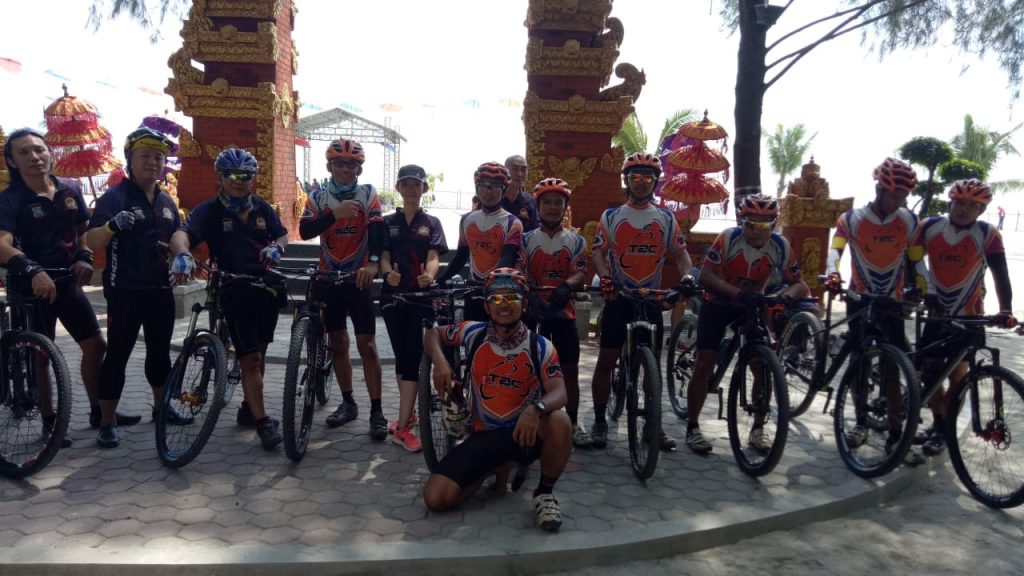 Pesepeda Tour De Bhayangkara Polda Sumut 2019 Gowes dari Medan ke Pantai Bali Lestari 