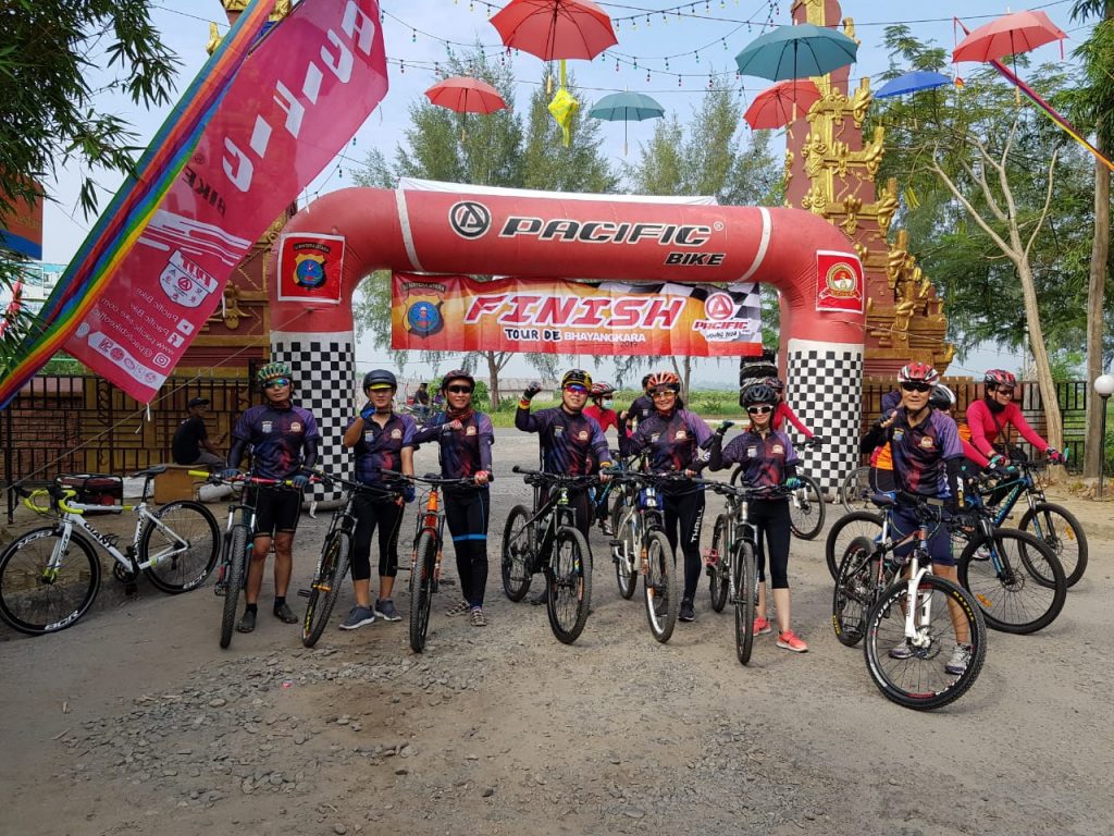 Pesepeda Tour De Bhayangkara Polda Sumut 2019 Gowes dari Medan ke Pantai Bali Lestari 