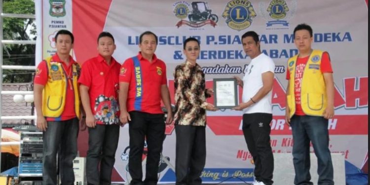 Walikota Siantar Donorkan Darah di Kegiatan Lions Club