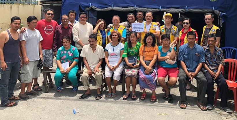 Lions Club Sampaikan Bantuan 20 Ribu Batu Bata pada Korban Kebakaran di Siantar Lions Club Sampaikan Bantuan 20 Ribu Batu Bata pada Korban Kebakaran di Siantar