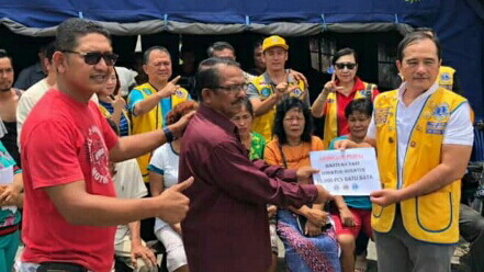 Lions Club Sampaikan Bantuan 20 Ribu Batu Bata pada Korban Kebakaran di Siantar Lions Club Sampaikan Bantuan 20 Ribu Batu Bata pada Korban Kebakaran di Siantar