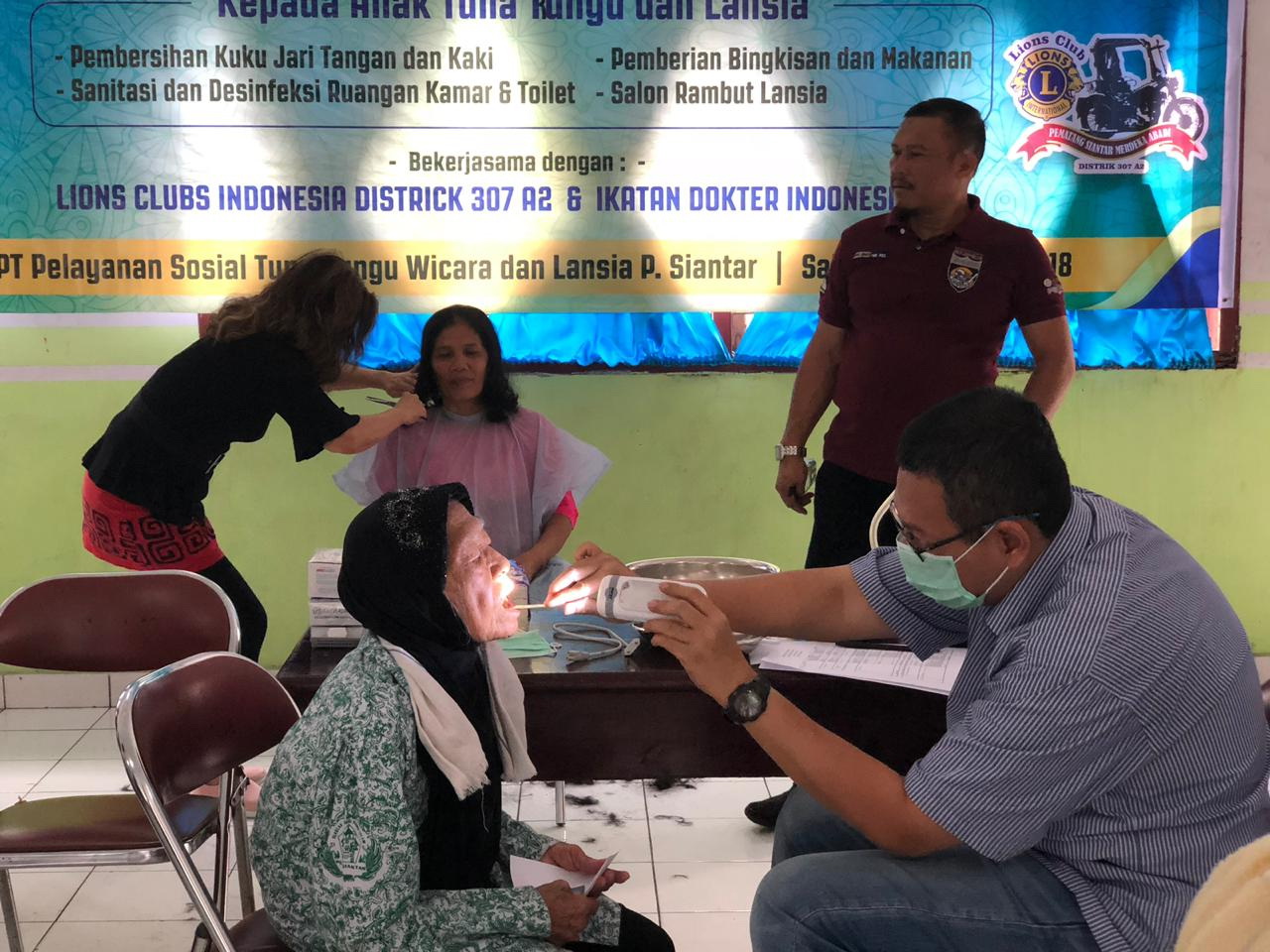 Lions Club Siantar Gelar Bakti Sosial ke Panti Jompo dan Rehabilitasi