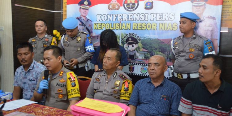 Jual Ekstasi kepada Polisi, Wanita Muda Ini Diciduk dari Room Karaoke Jual Ekstasi kepada Polisi, Wanita Muda Ini Diciduk dari Room Karaoke