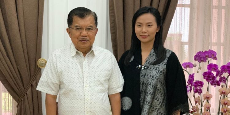 Sutradara Hollywood asal Indonesia, Livi Zheng Temui Wakil Presiden Sutradara Hollywood asal Indonesia, Livi Zheng Temui Wakil Presiden