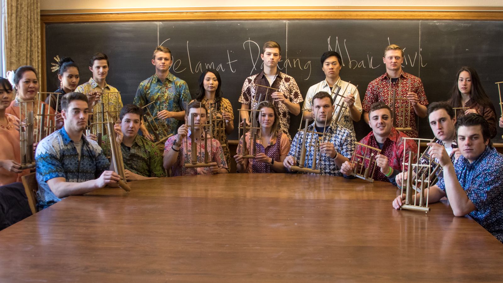 Livi Zheng, Wanita Asal Blitar Rayakan Hari Kartini dengan Main Angklung di Yale University, Amerika Serikat Livi Zheng, Wanita Asal Blitar Rayakan Hari Kartini dengan Main Angklung di Yale University, Amerika Serikat