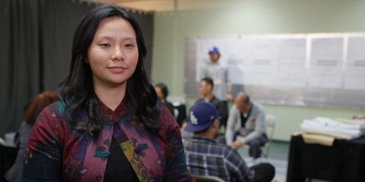 Livi Zheng Filmkan Penghitungan Suara Pemilu 2019 di Los Angeles Livi Zheng Filmkan Penghitungan Suara Pemilu 2019 di Los Angeles