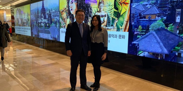 Karya Livi Zheng, Sineas Asal Indonesia Ditayangkan di Bangunan Tertinggi Korea Karya Livi Zheng, Sineas Asal Indonesia Ditayangkan di Bangunan Tertinggi Korea