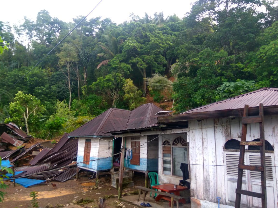 Longsor Timpa Empat Rumah di Tobasa, Delapan Orang Meninggal Longsor Timpa Empat Rumah di Tobasa, Delapan Orang Meninggal