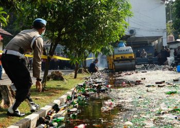 Polres Bogor Musnahkan Miras dan Petasan Jelang Hari Raya Idul Fitri 2019