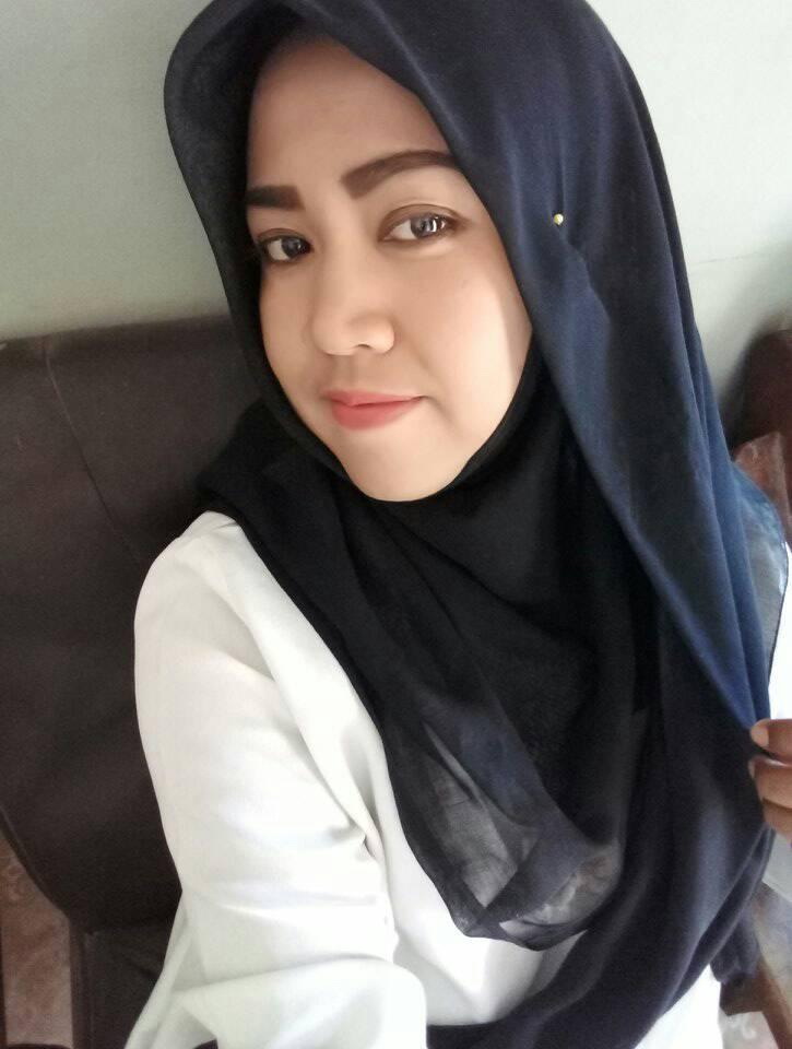 Supir Truk Cabe Cantik Nan Memikat Netizen. Ia Ibu Dua Anak, Bukan Cabe-cabean... Supir Truk Cabe Cantik Nan Memikat Netizen. Ia Ibu Dua Anak, Bukan Cabe-cabean...