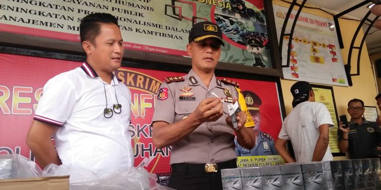 Polres Labuhanbatu Gagalkan Pengiriman Satu Truk Rokok Luffman Non Cukai Polres Labuhanbatu Gagalkan Pengiriman Satu Truk Rokok Luffman Non Cukai