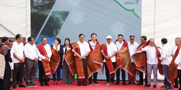 Luhut Panjaitan Persilahkan Masyarakat Sigapiton Melapor Jika Merasa Ditipu Luhut Panjaitan Persilahkan Masyarakat Sigapiton Melapor Jika Merasa Ditipu