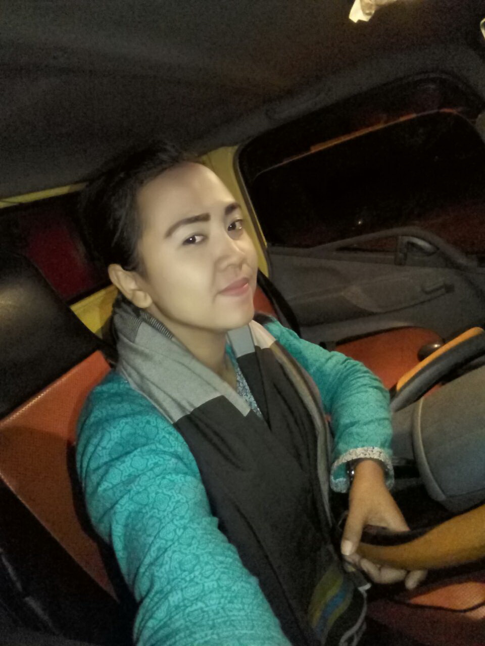 Supir Truk Cabe Cantik Nan Memikat Netizen. Ia Ibu Dua Anak, Bukan Cabe-cabean... Supir Truk Cabe Cantik Nan Memikat Netizen. Ia Ibu Dua Anak, Bukan Cabe-cabean...
