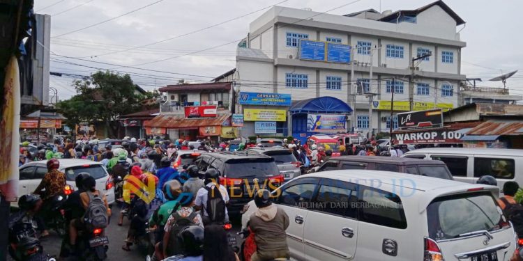 Kemacetan di Simpang Jalan Pane-Vihara Ganggu Aktivitas Warga