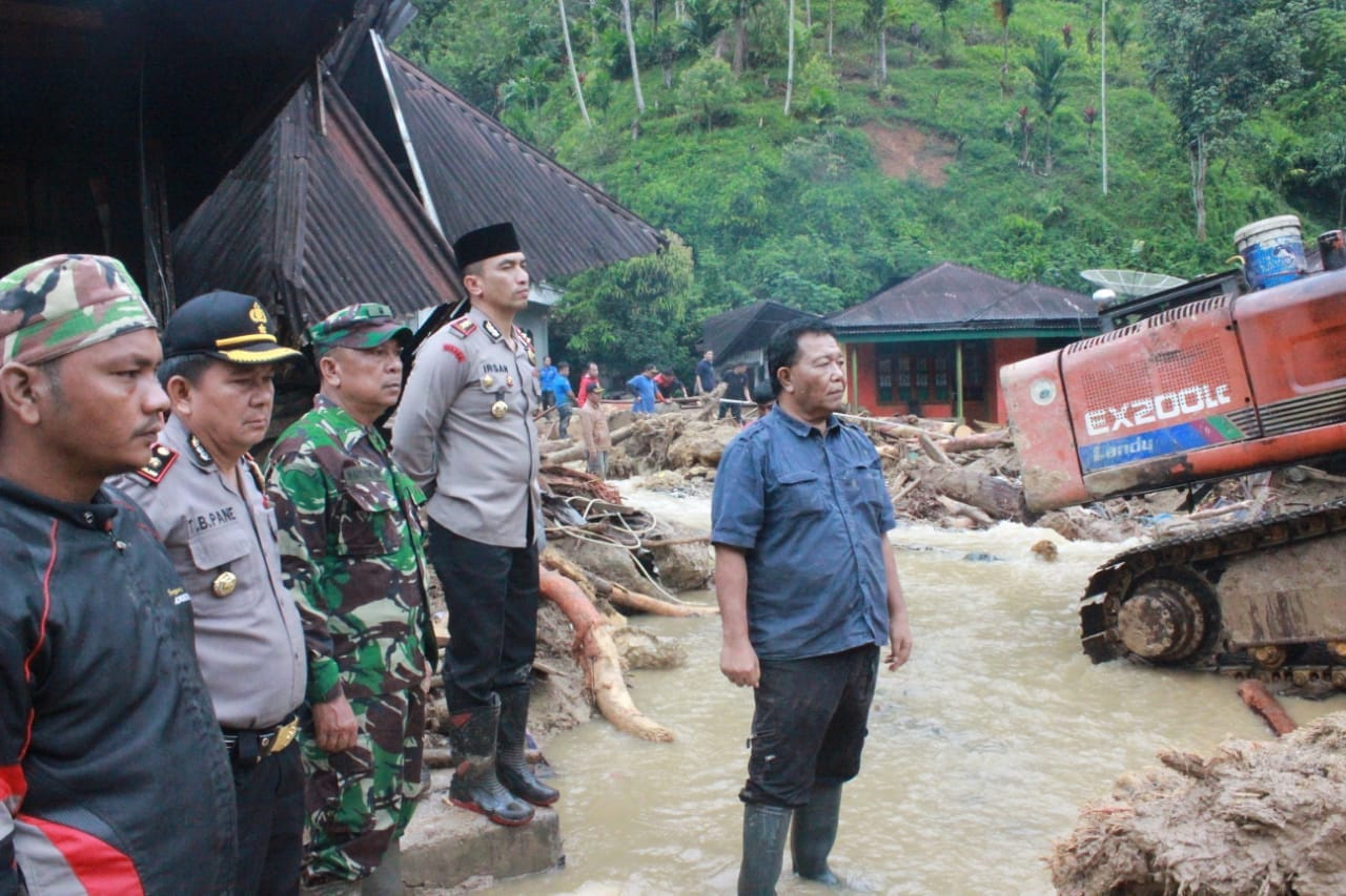 Banjir Mandailing Natal Merenggut Nyawa Belasan Siswa. Berikut Daftar Korban Luka dan Tewas
