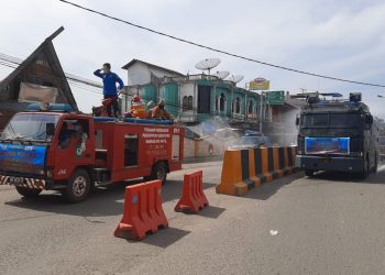 Gugus Tugas Pencegahan Covid-19 di Madina Semprotkan Cairan Disinfektan Skala Besar