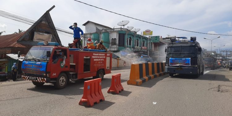 Gugus Tugas Pencegahan Covid-19 di Madina Semprotkan Cairan Disinfektan Skala Besar