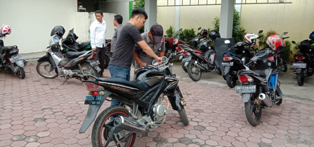 Pria Bawa Tas Berlogo BNN Tertangkap Curi Sepedamotor di Kantor Pajak Pria Bawa Tas Berlogo BNN Tertangkap Curi Sepedamotor di Kantor Pajak