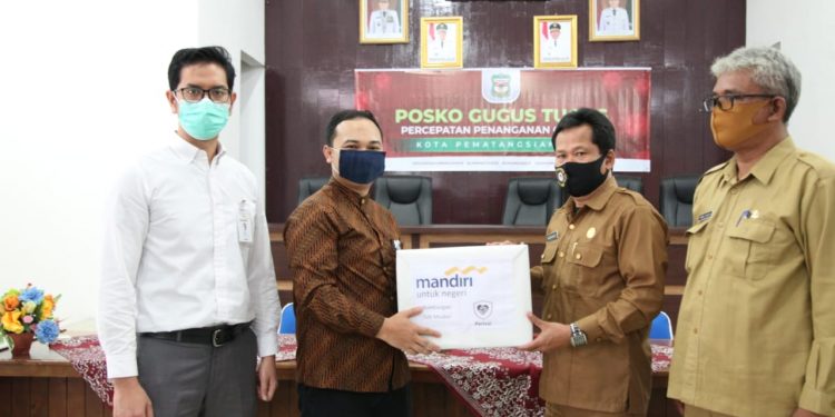 Posko Gugus Tugas Percepatan Penanganan Covid-19 Siantar Terima Donasi Masker dari Bank Mandiri