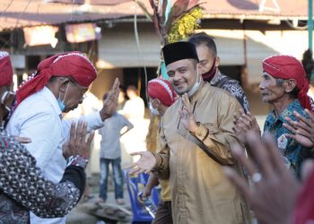 Di Acara Ruwatan, Bang Hasim Manortor Bersama Warga