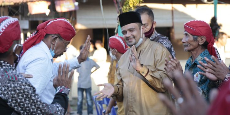 Di Acara Ruwatan, Bang Hasim Manortor Bersama Warga