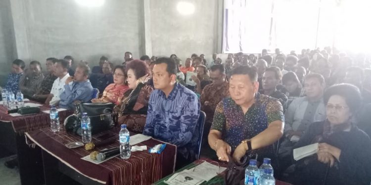 Doa Keluarga Berangkatkan Martin Manurung Menuju Senayan Doa Keluarga Berangkatkan Martin Manurung Menuju Senayan