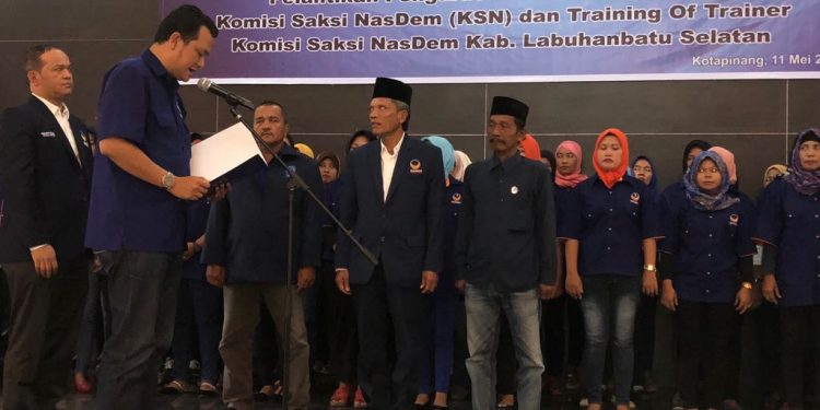 Martin Manurung Lantik DPD dan DPC NasDem Labusel Martin Manurung Lantik DPD dan DPC NasDem Labusel