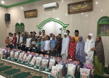 Jamaah Masjid Rahmat Rutin Santuni Anak Yatim saat Bulan Ramadhan
