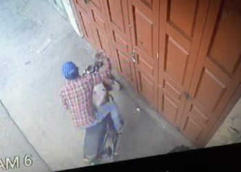 Pencurian Sepedamotor di Jalan Merdeka Terekam CCTV, Pelaku Kenakan Baju Kotak-kotak dan Bermasker