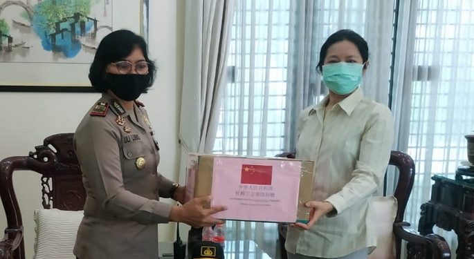 Polsek Medan Baru Terima Bantuan Masker dari Konjen China Polsek Medan Baru Terima Bantuan Masker dari Konjen China